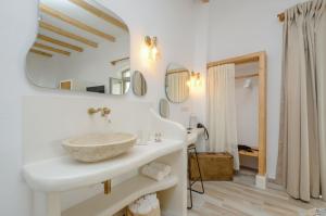 Foto da galeria de Aegean White Home em Naxos Chora