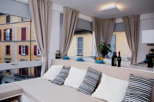 a white couch in a room with a window at Downtown Como-Luxury Suites in Como