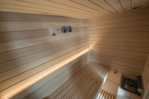 a small sauna with two clocks on the wall at Grand Hotel Liberty in Riva del Garda