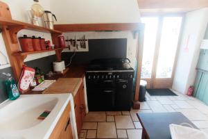 Küche/Küchenzeile in der Unterkunft Gite du Coustal, Cajarc, Lot