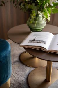 Posezení v ubytování We Me Suite Hotel