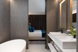 Postel nebo postele na pokoji v ubytování We Me Suite Hotel
