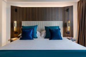 Postel nebo postele na pokoji v ubytování We Me Suite Hotel