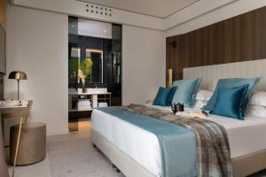 Postel nebo postele na pokoji v ubytování We Me Suite Hotel