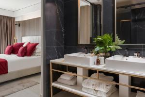 Postel nebo postele na pokoji v ubytování We Me Suite Hotel