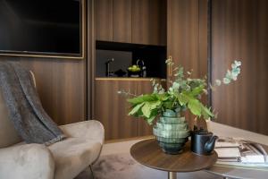 Posezení v ubytování We Me Suite Hotel