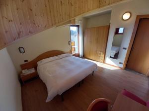 Postel nebo postele na pokoji v ubytování Hotel Prealpi