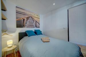 Ένα ή περισσότερα κρεβάτια σε δωμάτιο στο le Clem - 100m des plages - Suquet - Verrière Côte d’Azur