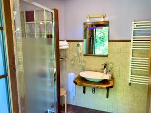 Un baño de Akla La Casa Del Puente