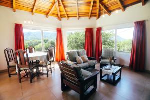 Posezení v ubytování Cabaña Sol - FINCA PUDUAM + 7 fotografií