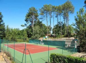 Tennis und/oder Squash in der Unterkunft Villa OCELANDES oder in der Nähe