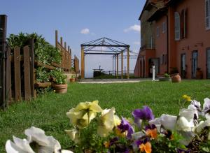 A garden outside Rimaggiori Country Home & Restaurant