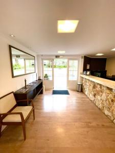 a large kitchen with a sink and a counter at Pousada Itália Moderna in Campos do Jordão