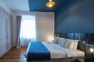 Postel nebo postele na pokoji v ubytování Kotor Nest