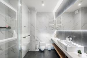 Koupelna v ubytování Esti Apartament nad Jeziorem Czorsztyńskim + 34 fotografií