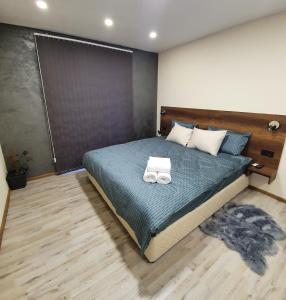 Malavi DV2 top center apartment Ruse tesisinde bir odada yatak veya yataklar