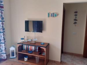 TV a/nebo společenská místnost v ubytování SUNSET HOUSE EL Cieno 10A