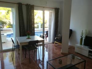 Zdjęcie z galerii obiektu Burriana Holiday Apartments w mieście Nerja