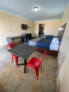 Kuchyň nebo kuchyňský kout v ubytování Texas Inn & Suites McAllen at La Plaza Mall and Airport