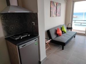 Kuchyň nebo kuchyňský kout v ubytování Budget Studio 1 - Sea view - Renovated February 2021