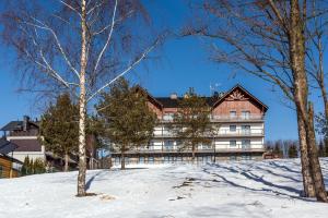 Esti Apartament nad Jeziorem Czorsztyńskim v zimě