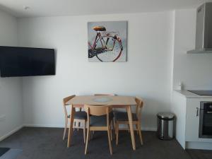 Nhà bếp/bếp nhỏ tại LAKE ESCAPE - Warm quiet and spacious two bedroom Apartment +16 ảnh