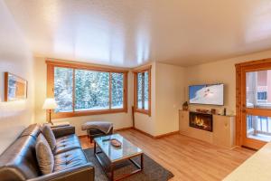 a living room with a couch and a fireplace at Modern 1 bedroom in Ski Trails condo in Kingswood Estates
