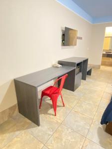 Kuchyň nebo kuchyňský kout v ubytování Texas Inn & Suites McAllen at La Plaza Mall and Airport