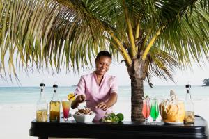 Nápoje v ubytování Paradise Sun Hotel Seychelles