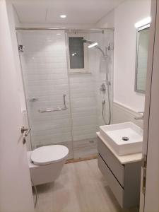 Bathroom sa Le Sifah - Golf Lake Apartments