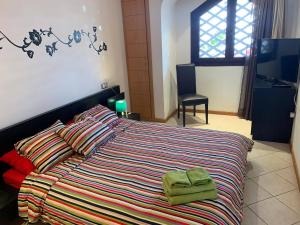 Postel nebo postele na pokoji v ubytování Adeje Paradise en Playa Paraiso