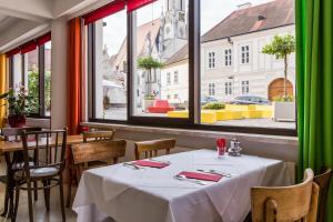ห้องอาหารหรือที่รับประทานอาหารของ Hotel Stadt Melk
