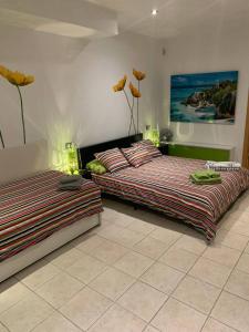 Postel nebo postele na pokoji v ubytování Adeje Paradise en Playa Paraiso