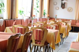 Posezení v ubytování Hotel Schwarzes Ross