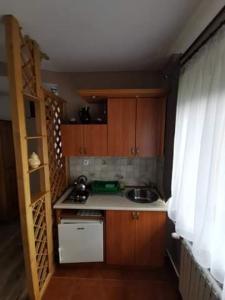 Kuchyňa alebo kuchynka v ubytovaní Willa Mery