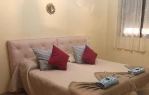 A seating area at Like Home