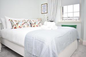 Bernard St - Bright and spacious 1 bed apartment at the Shore!