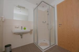 A bathroom at Mounira Ladis Még 14 kép