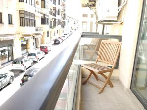 Un balcón o terraza de Large apartment close to rocky beach MCRE1-1