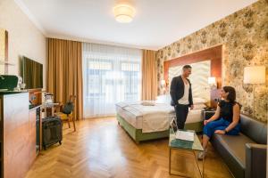 TV a/nebo společenská místnost v ubytování Hotel Josefshof am Rathaus