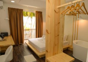 a room with a bathroom with a bed and a tub at Portia Hotel & Spa in Dhiffushi +39 photos