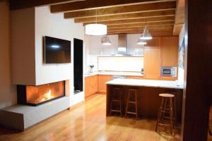 a kitchen with a fireplace in the middle of a room at Vuelta Abajo Un lujo a tu alcance en Cartes in Cartes