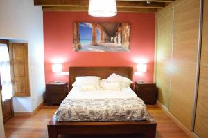 A bed or beds in a room at Vuelta Abajo Un lujo a tu alcance en Cartes