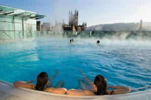 Swimmingpoolen hos eller tæt på River View