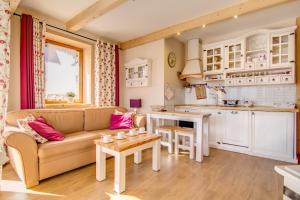 Kuchyňa alebo kuchynka v ubytovaní Apartamenty Tatra View Kościelisko