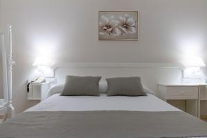 Un pat sau paturi într-o cameră la Hotel Ramomar