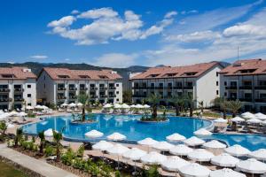 Бассейн в Akra Fethiye Tui Blue Sensatori - Ultra All Inclusive или поблизости