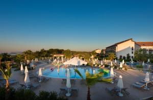 Бассейн в Akra Fethiye Tui Blue Sensatori - Ultra All Inclusive или поблизости