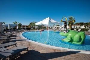 Бассейн в Akra Fethiye Tui Blue Sensatori - Ultra All Inclusive или поблизости