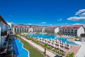 Бассейн в Akra Fethiye Tui Blue Sensatori - Ultra All Inclusive или поблизости